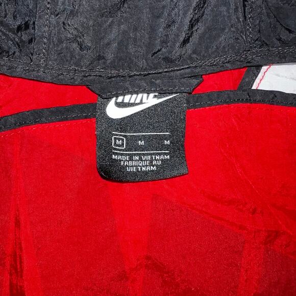 Nike Core Amplify Windrunner Nylon Windbreaker Black Red neon youth size medium - Picture 3 of 4